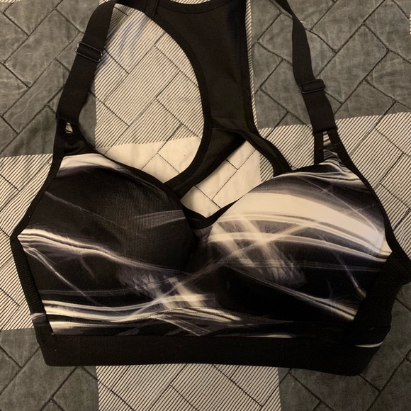 Sports bra - Picture 1 of 3